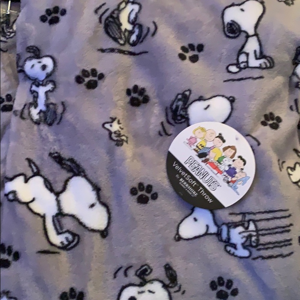 Berkshire Graphic Peanuts Dancing Happy Active Snoopy VelvetSoft Throw.